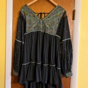 Free People “Much Love” embroidered Open Back balloon sleeve tunic size small